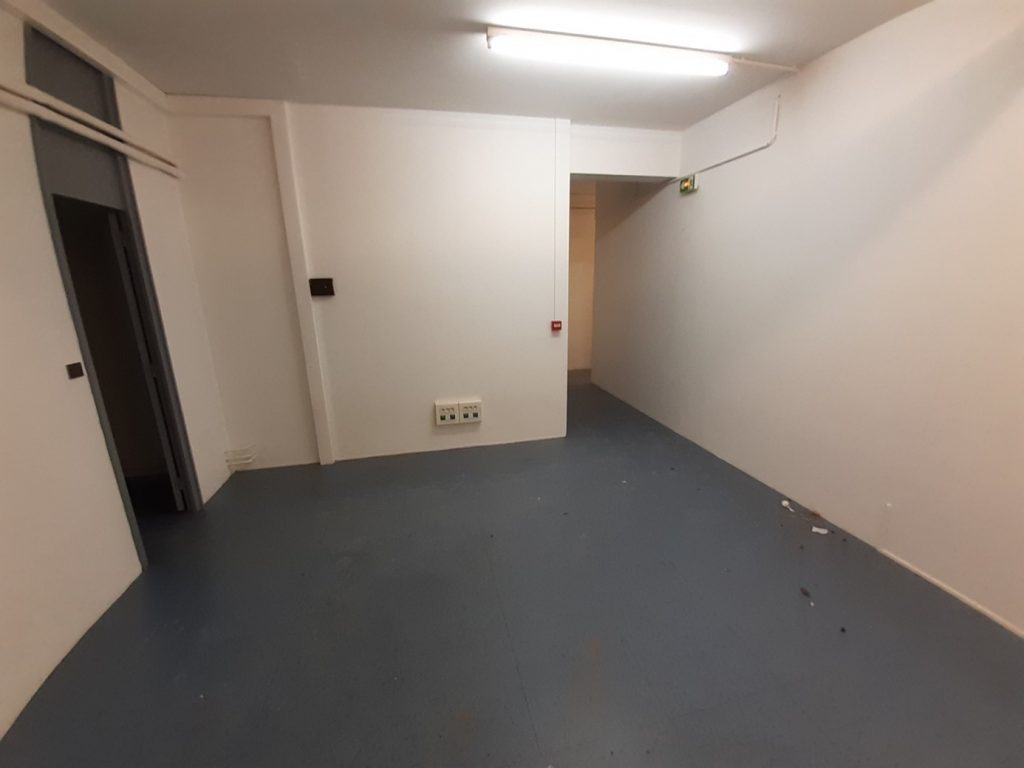 A louer : local commercial / professionnel d’environ 171 m² dans le centre-ville de CANTELEU